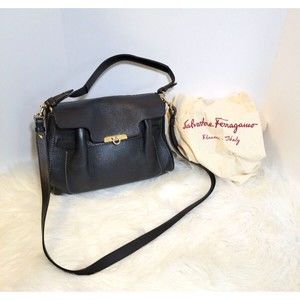 Ferragamo Fara Satchel Large Black Leather Cross Body Handle Hand Bag EZ-21 D186